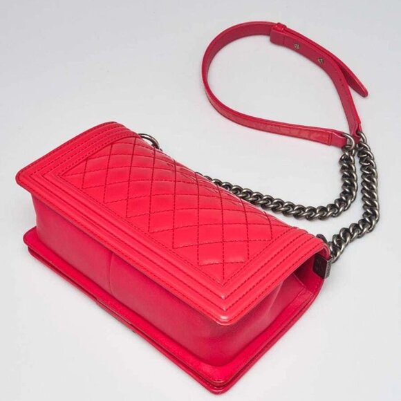 Chanel Pink Quilted Patent Leather Medium Boy Bag - Picture 2 of 10